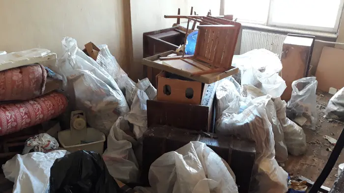 Разчистване на влажно и занемарено мазе