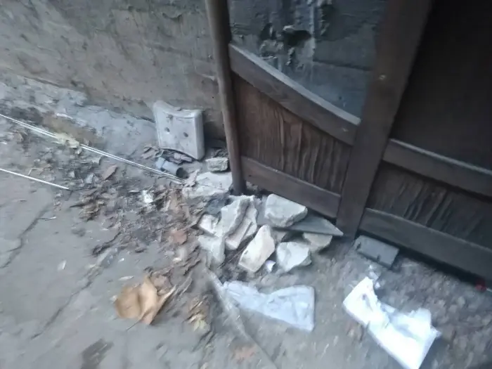 Разчистване на претрупано мазе в София