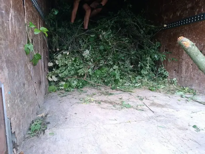 Изнасяне на боклуци от мазе без достъп
