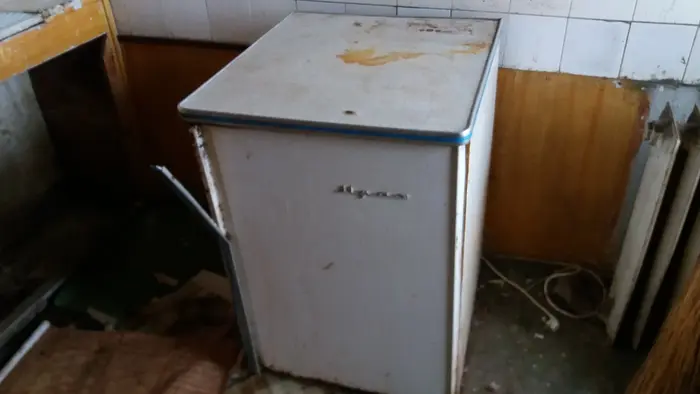 Премахване на лепила, боя и прах