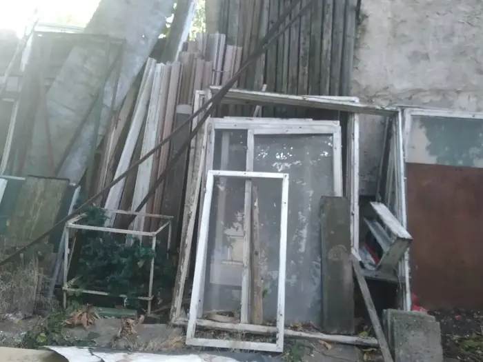 Изнасяне и извозване на боклуци до депо