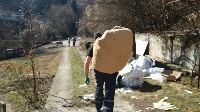 Изнасяне на вещи от стари и изоставени апартаменти