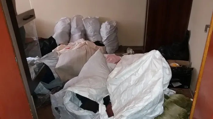 Почистване и извозване от затрупани помощни пространства